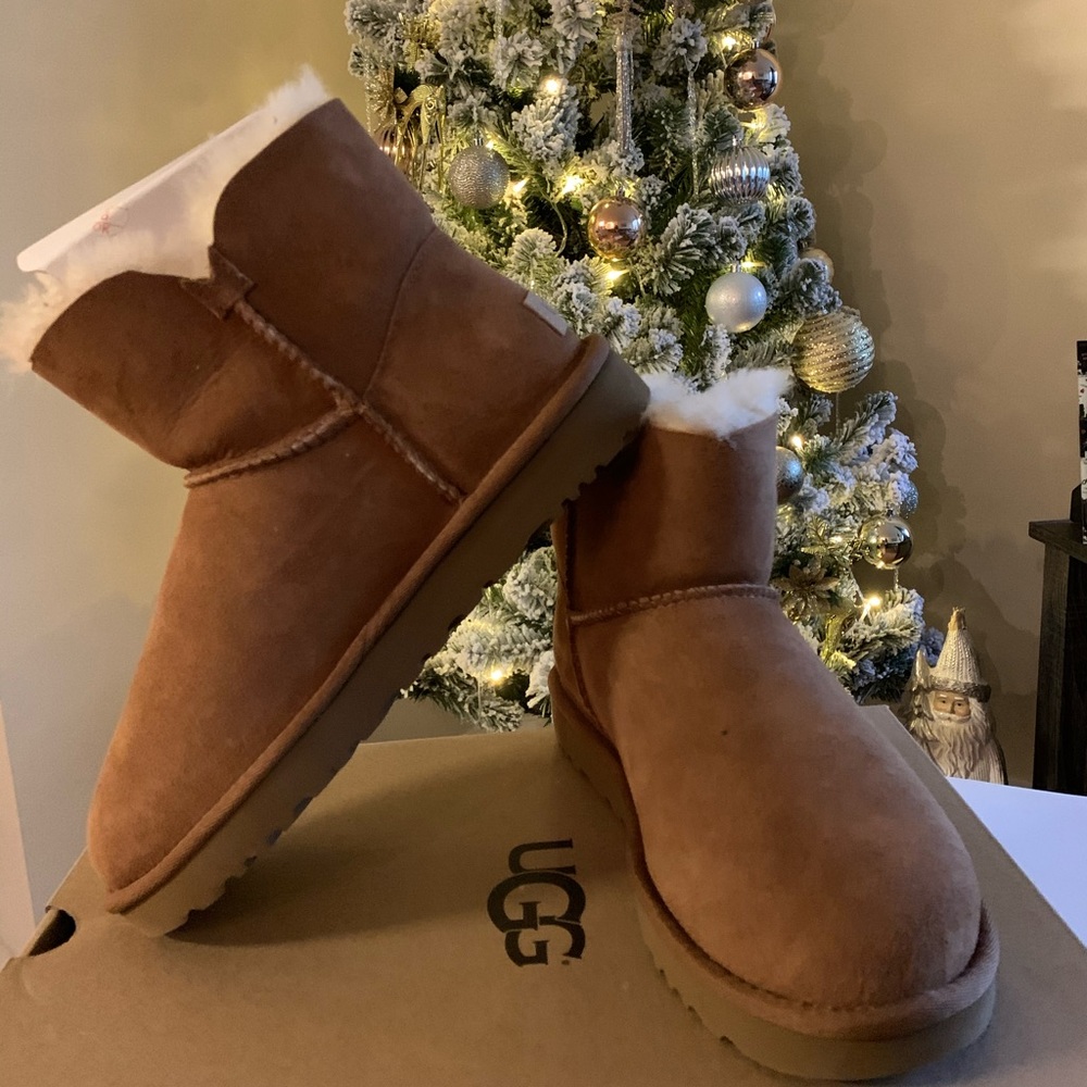 Mini bailey button II UGGS in chestnut